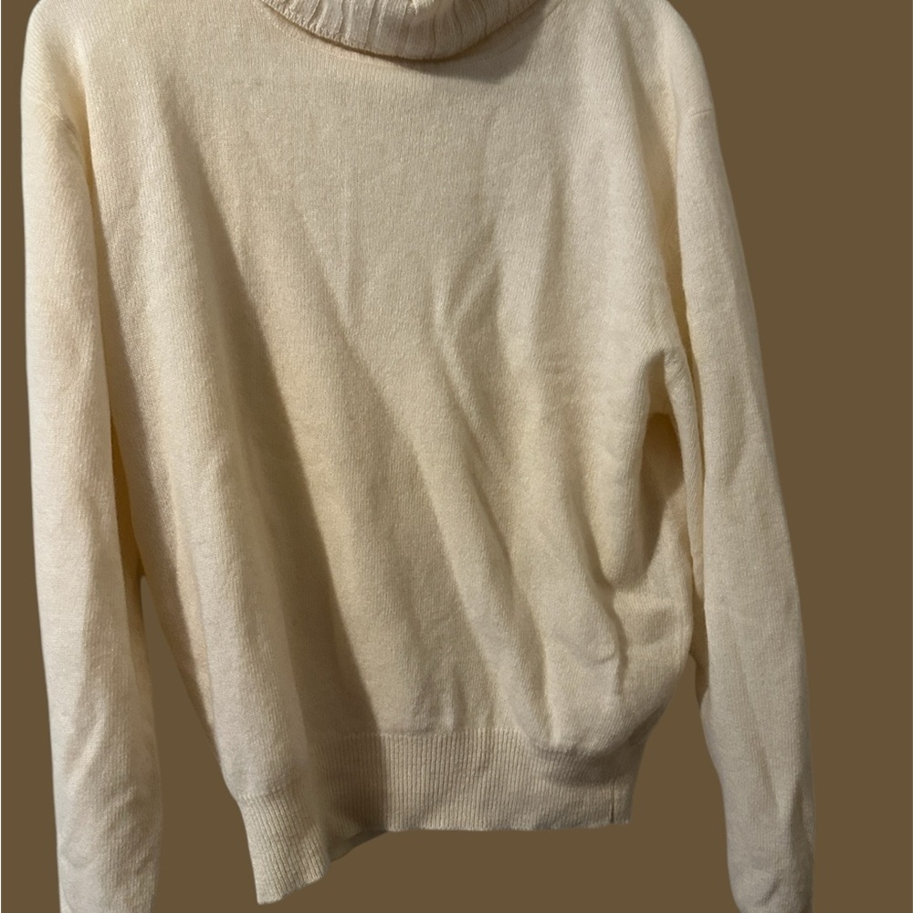 Courtney Rhoades 100% cashmere size small